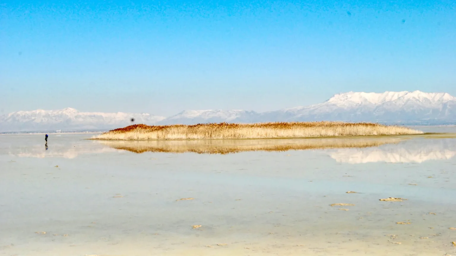 A huge freshwater reservoir hides beneath the Great Salt Lake A huge freshwater reservoir hides beneath the Great Salt Lake