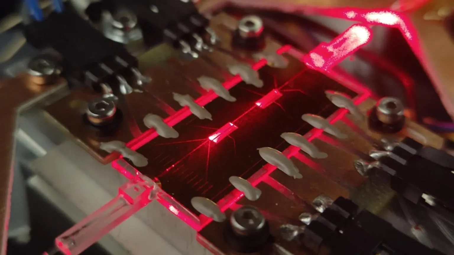 Physicists have turned glass into a powerful quantum security device