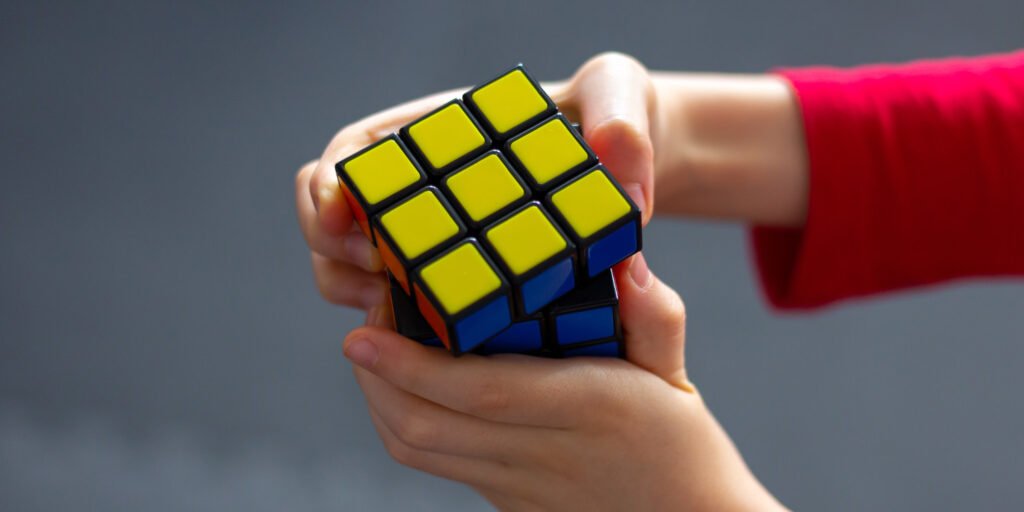 What brain waves reveal about people who can solve a Rubik’s Cube in seconds