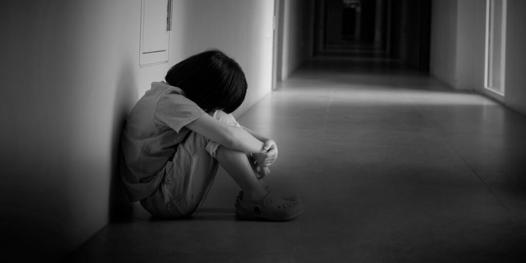 Childhood trauma is associated with increased risk of developing co-occurring physical and mental illnesses in old age
