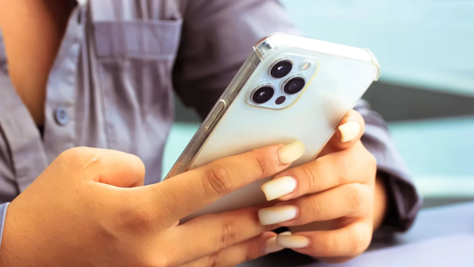 Scientists develop transparent nail polish that allows you to use touch screens even with long nails Scientists develop transparent nail polish that allows you to use touch screens even with long nails