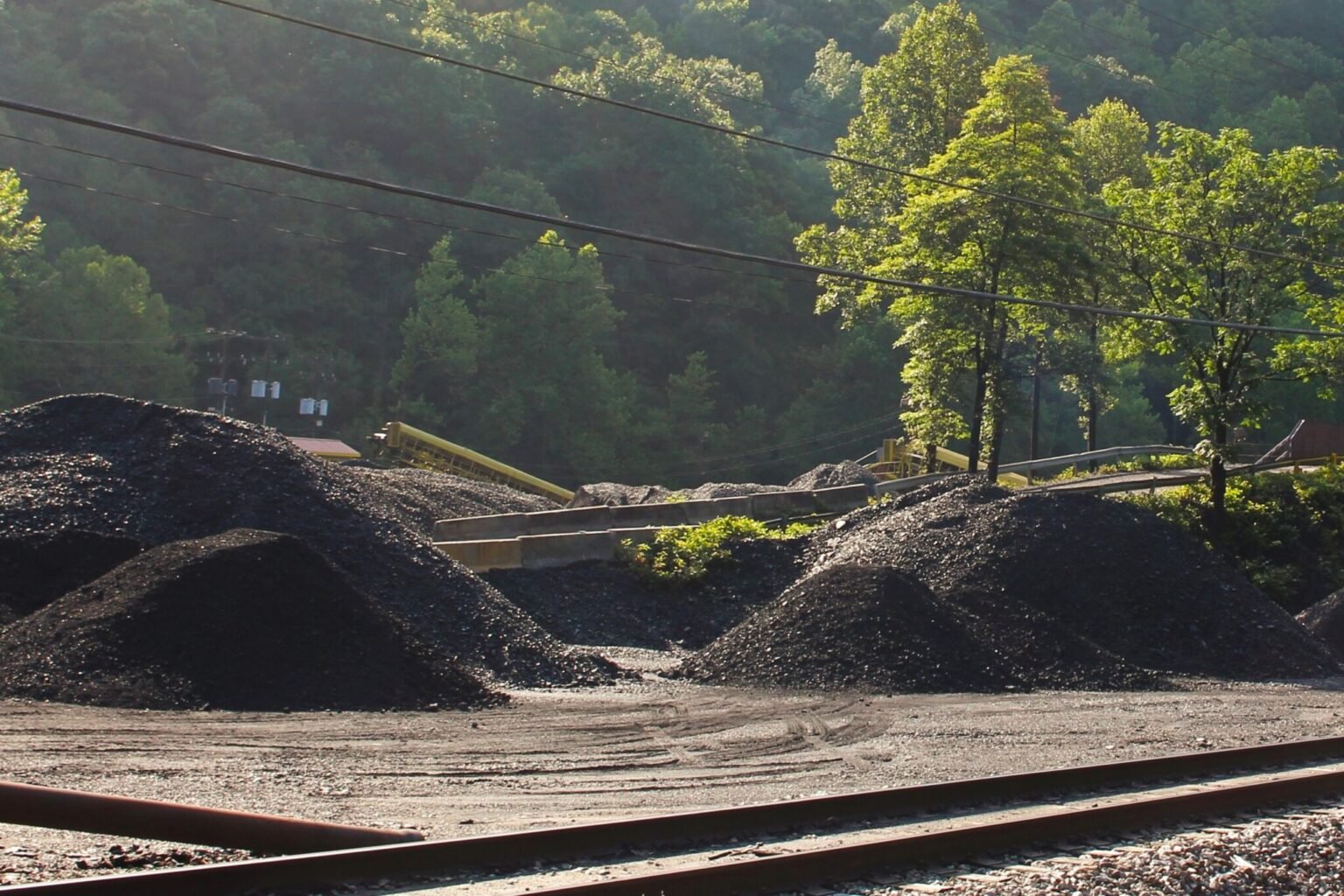 Virginia maintains strict standards as federal government hints at relaxing coal ash cleanup regulations • Virginia Mercury