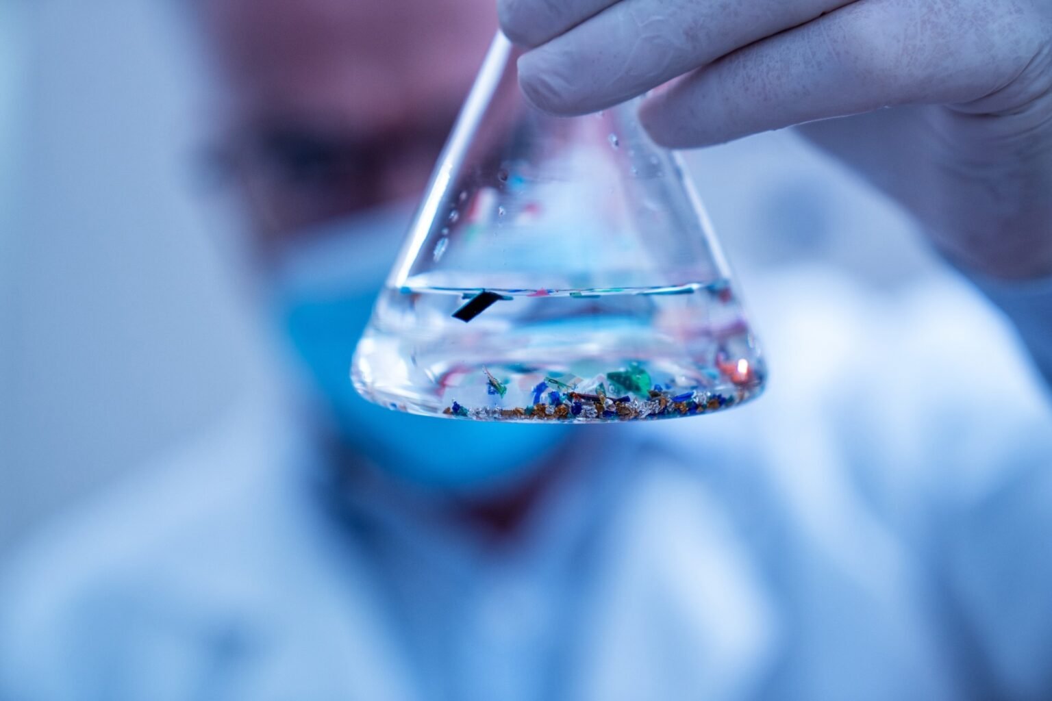 Laboratory studies of microplastics may not reflect real-world exposure Laboratory studies of microplastics may not reflect real-world exposure