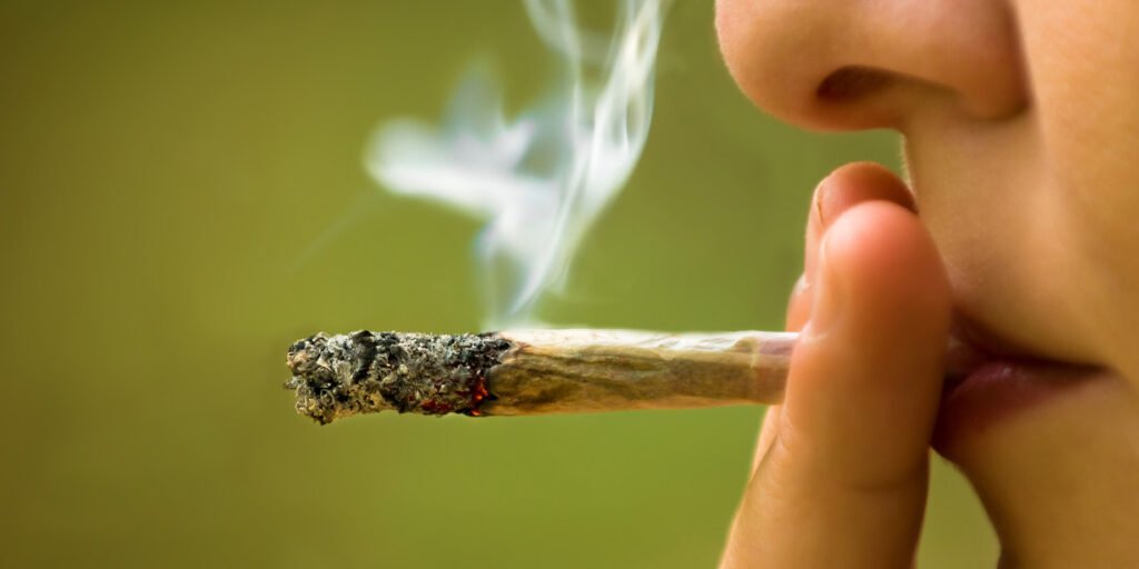 Smoking cannabis reduces immediate alcohol intake in controlled laboratory tests