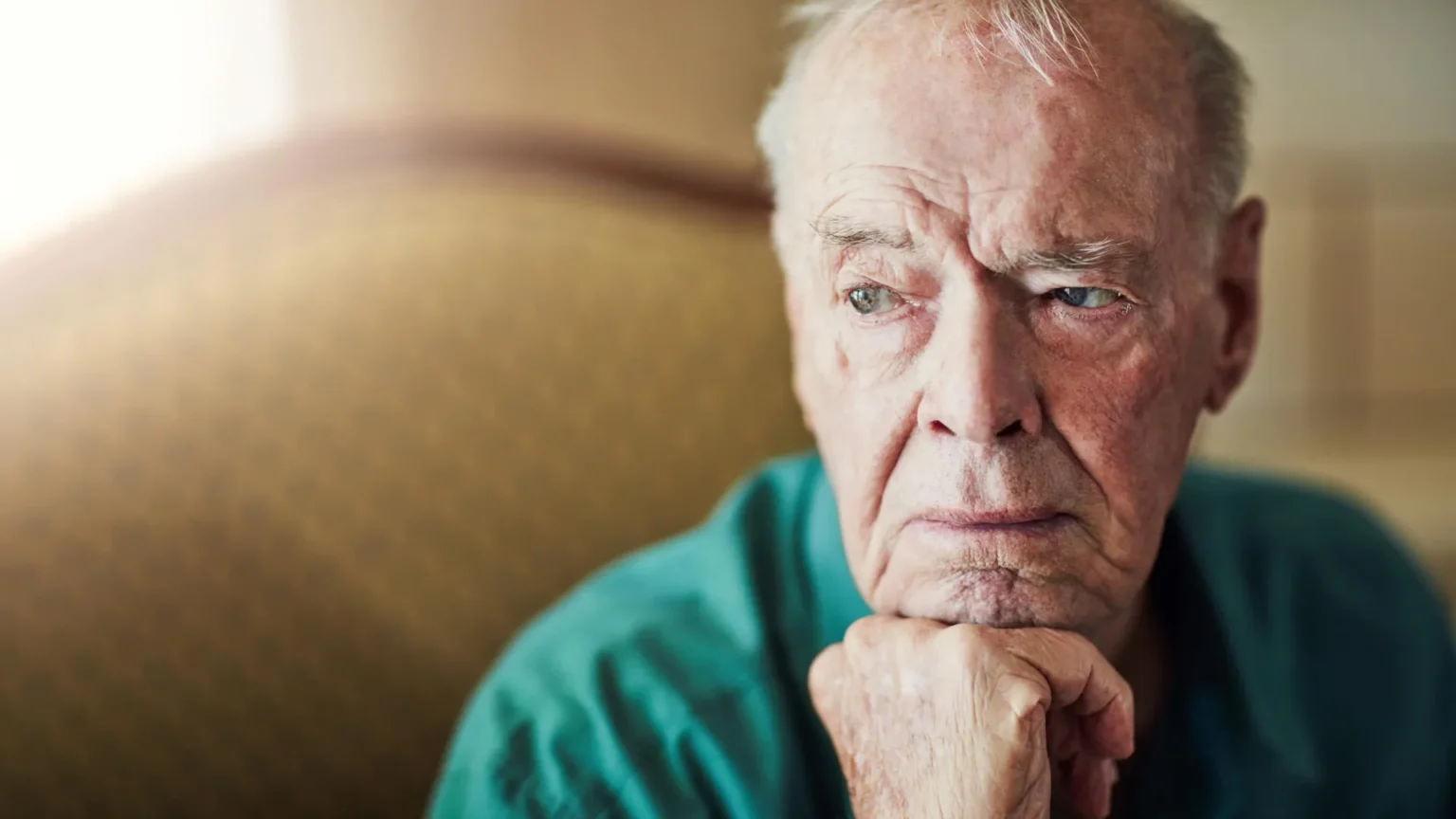 Lonely people have worse memory, but their memory declines less quickly, study finds