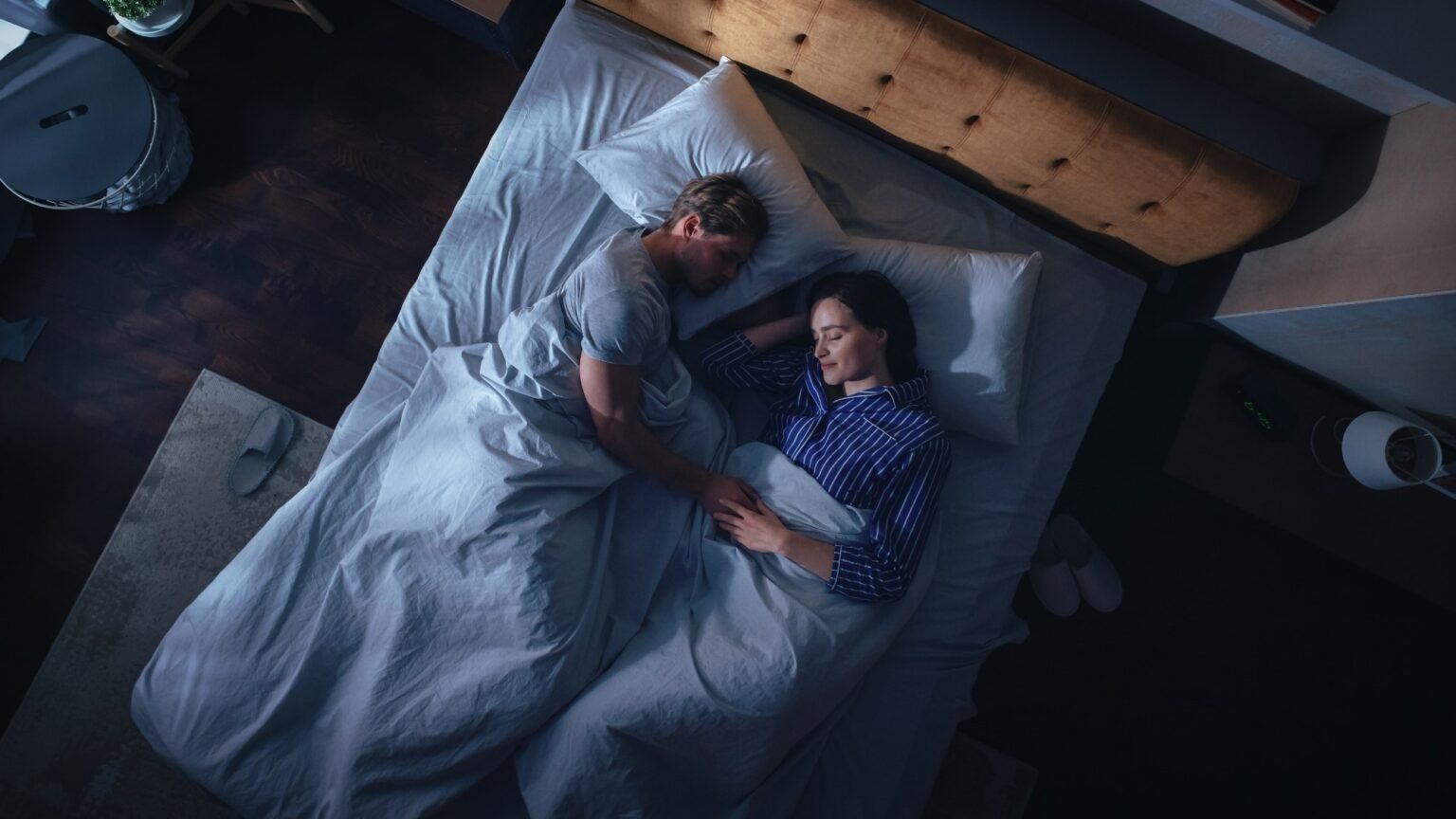 Research linking sleep deprivation and excessive sleep to biological aging