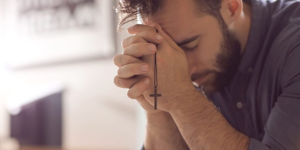 How does racial resentment relate to political conservatism across different white religious groups?