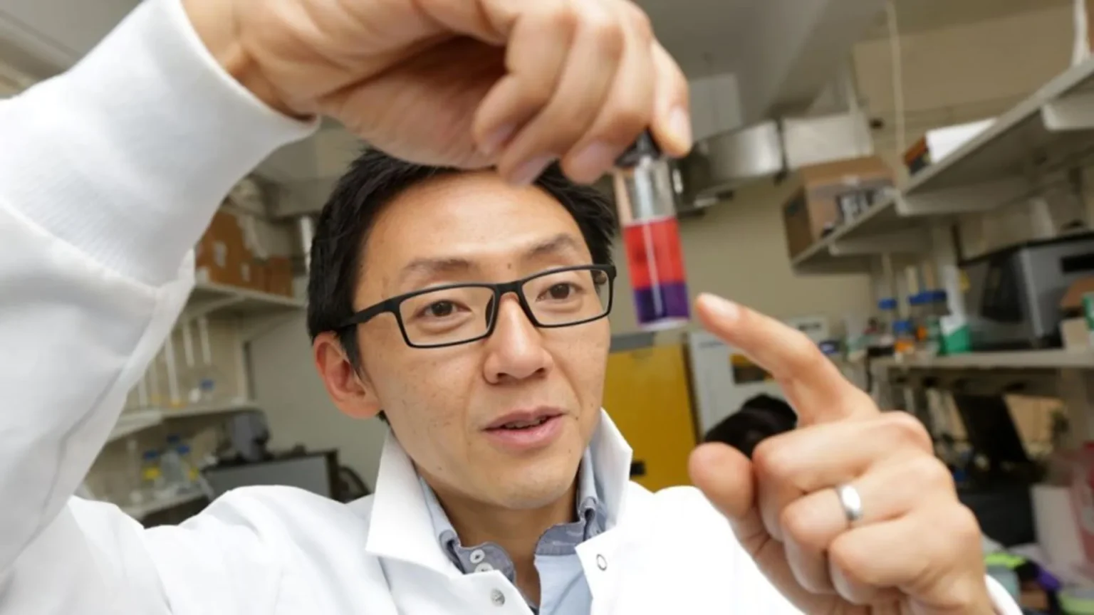 Scientists have discovered a faster and cleaner way to extract lithium for EV batteries.