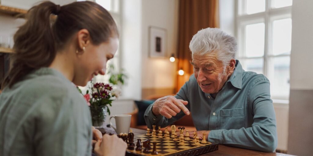 Cognitive differences between amateur and expert chess players Cognitive differences between amateur and expert chess players