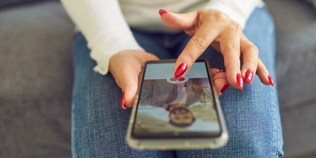 Making instant judgments about dating apps can hurt your sense of worth as a partner.