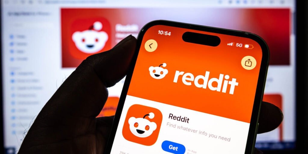What happens when people downvote on Reddit? Scientists have discovered a surprising answer What happens when people downvote on Reddit? Scientists have discovered a surprising answer