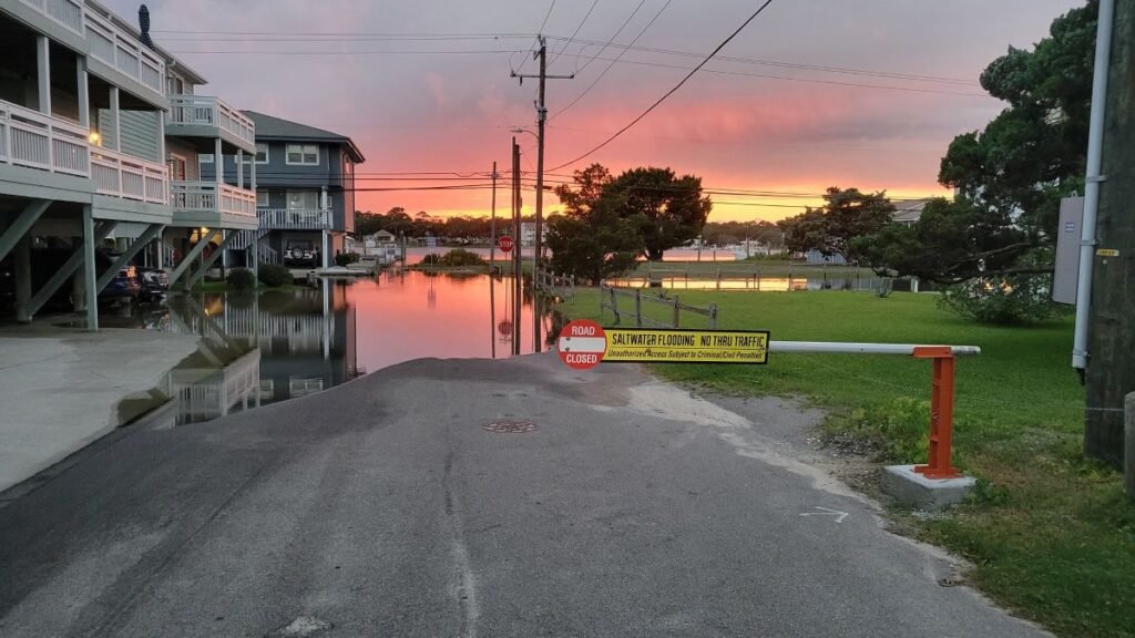 Floods on sunny days are not as paradoxical as they seem