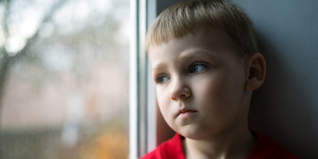Harsh childhood environments shape future reproduction, but not necessarily in the way evolutionary theory predicts Harsh childhood environments shape future reproduction, but not necessarily in the way evolutionary theory predicts