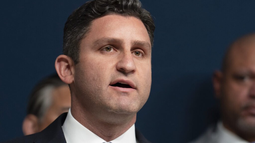 California Congressman Jesse Gabriel influences food policy across the country California Congressman Jesse Gabriel influences food policy across the country