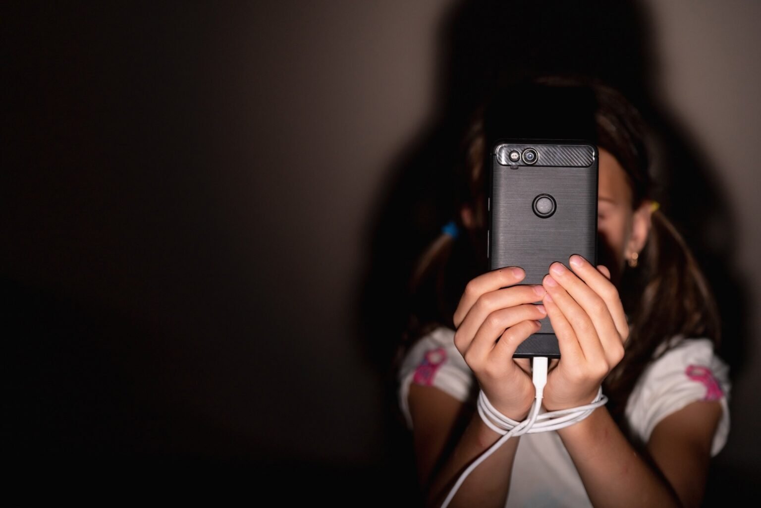 Social media overuse is associated with increased self-reported memory problems in young people Social media overuse is associated with increased self-reported memory problems in young people