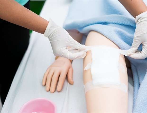 Smart nanoplatform harnesses wound acidity to promote healing