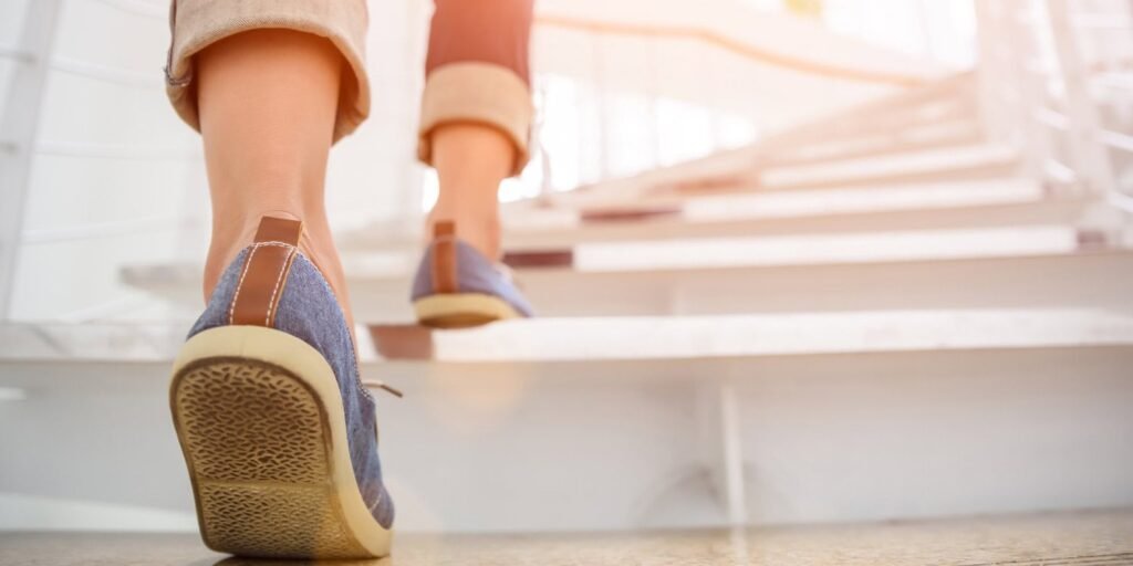 Remarkable psychological patterns related to daily step count