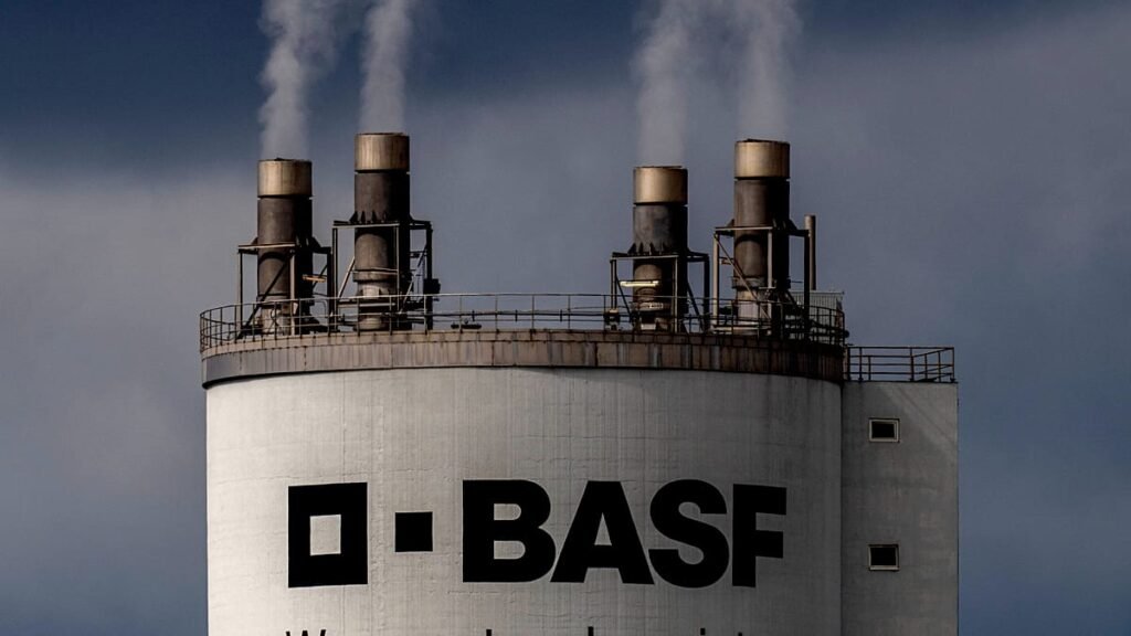 Environmental groups say EU-backed chemistry union puts polluters first Environmental groups say EU-backed chemistry union puts polluters first