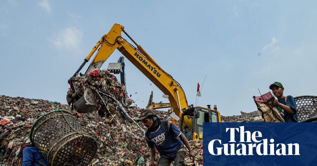 “The garbage never stops”: Life inside the garbage piles of the world’s largest city | Indonesia “The garbage never stops”: Life inside the garbage piles of the world’s largest city | Indonesia