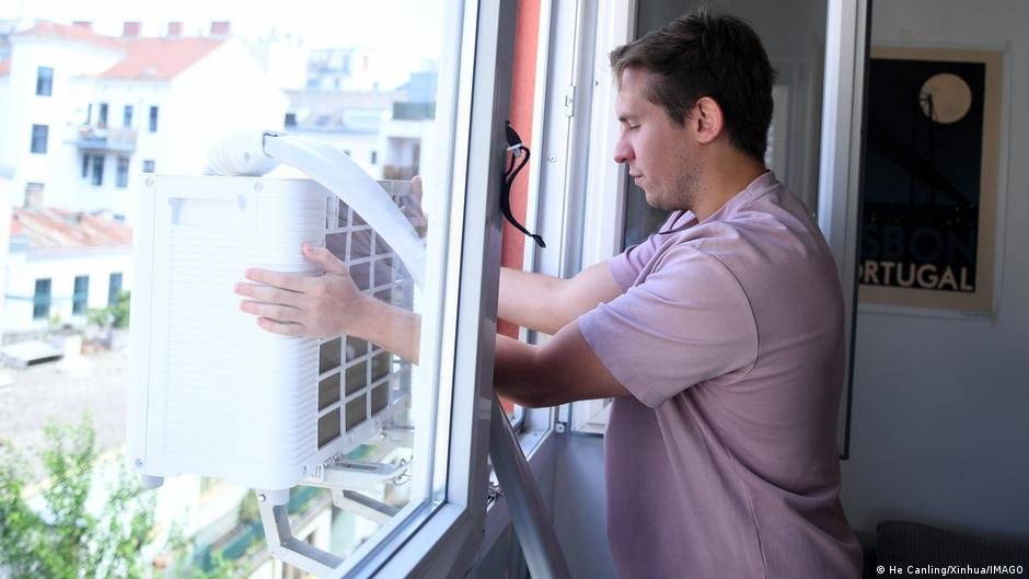 How heatwaves disrupt sleep How heatwaves disrupt sleep