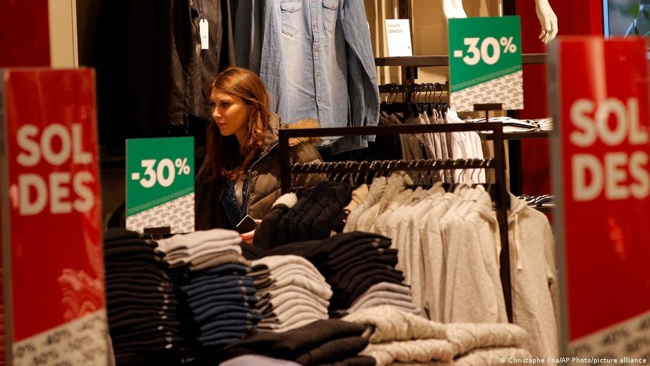 EU imposes ban on disposal of unsold clothing EU imposes ban on disposal of unsold clothing