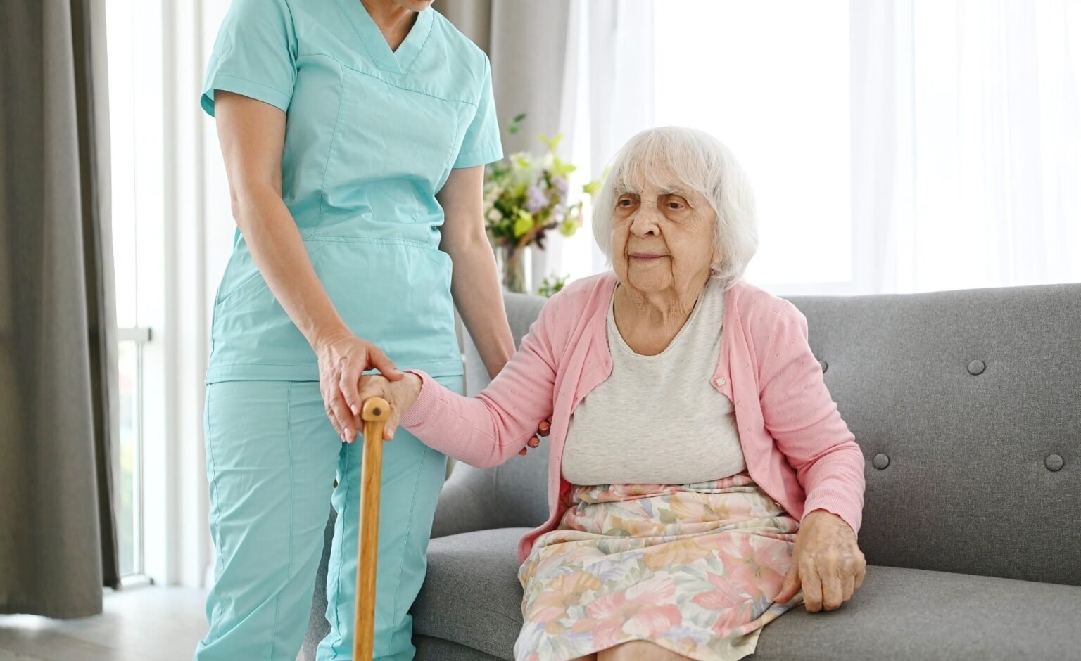 Distinctive gut microbiome signatures identify frailty in older women