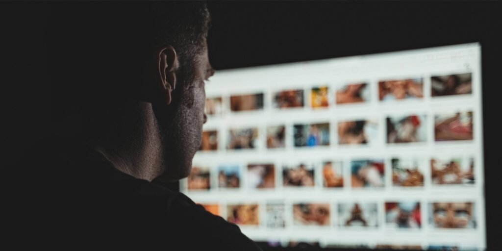 Men who watch porn report lower sexual satisfaction than female viewers