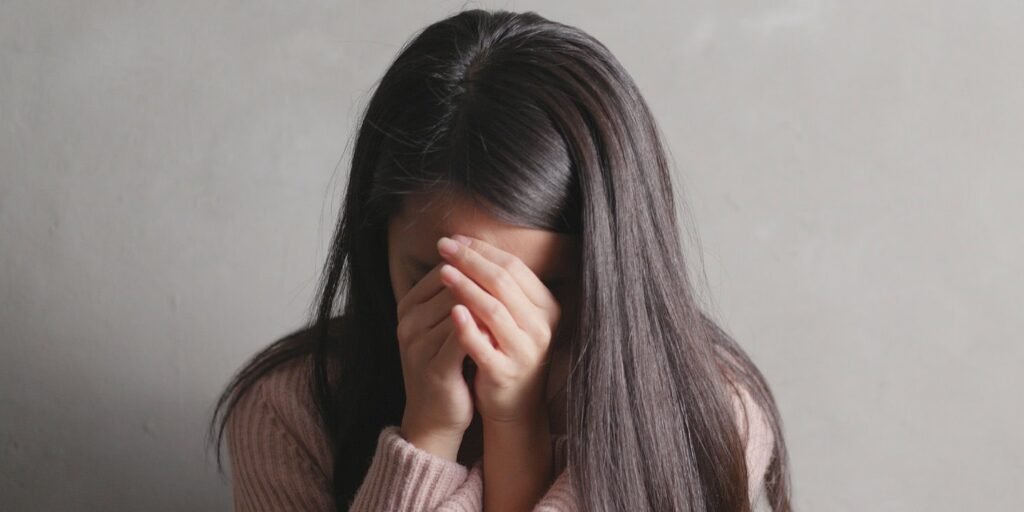 Childhood emotional abuse predicts lower romantic relationship satisfaction Childhood emotional abuse predicts lower romantic relationship satisfaction