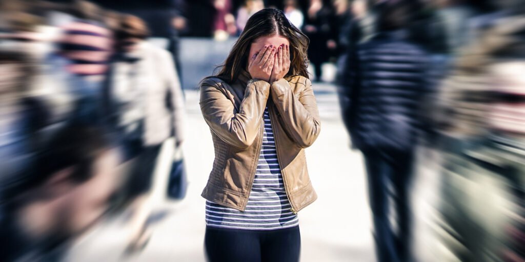 New study reveals how social anxiety changes visual judgments of walking strangers
