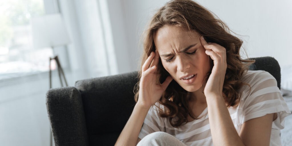 Exposure to the sun and nitrogen dioxide may increase the likelihood of migraines