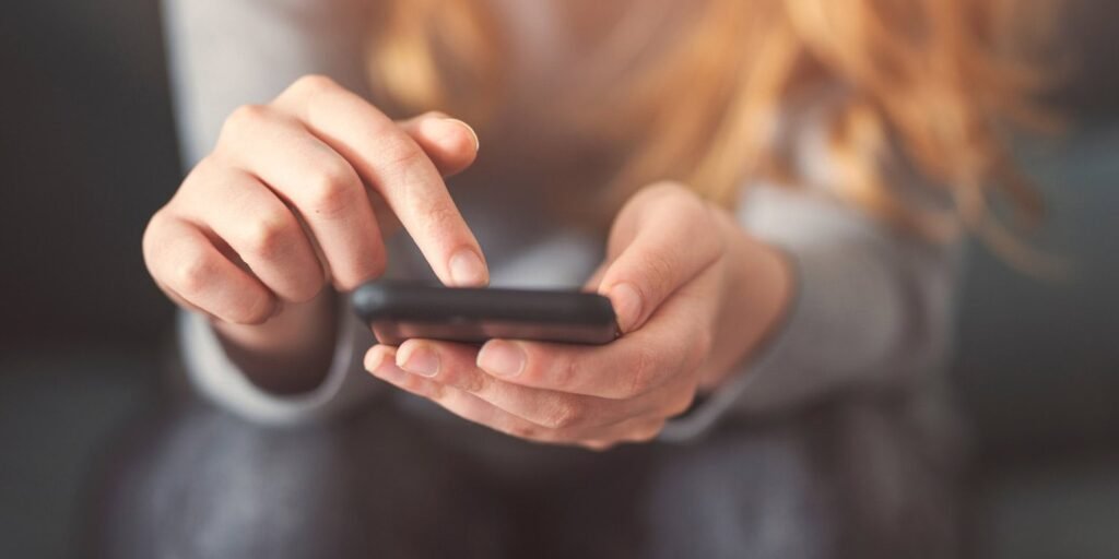 People who spend a lot of time on social media and dating apps tend to be slightly less satisfied with their bodies.