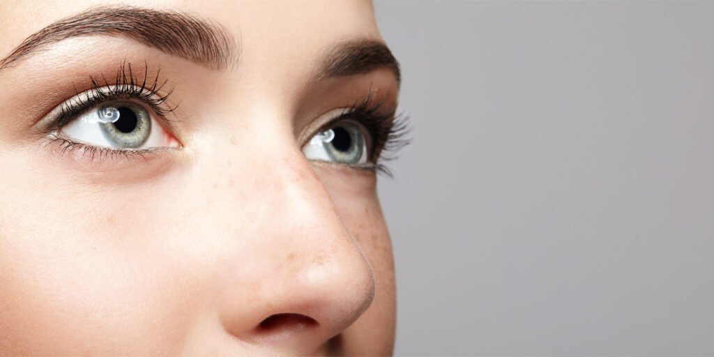 People judge faces with more prominent whites to be more trustworthy and attractive.